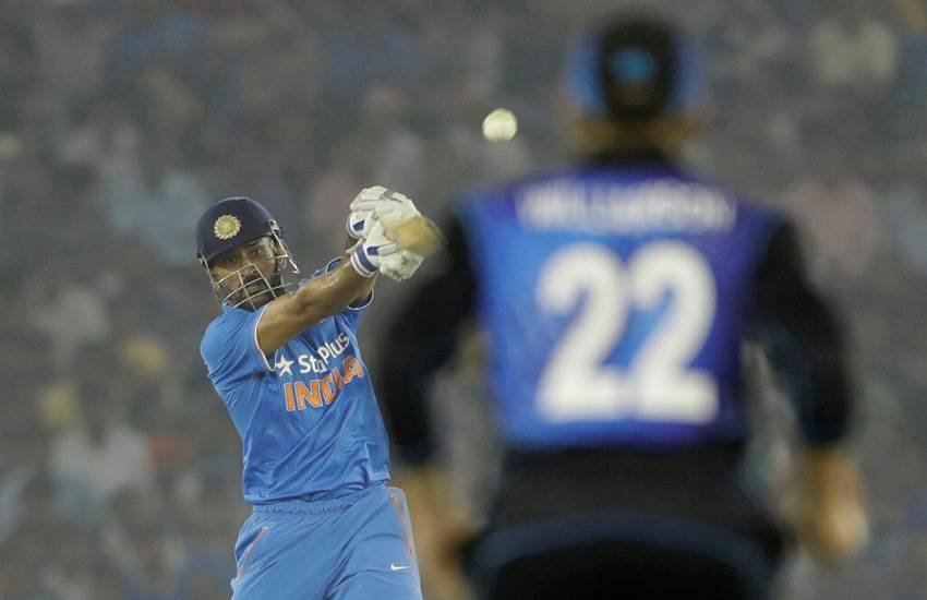 mahendra singh dhoni, mohali ODI, 9000 ODI runs, MS dhoni ODI runs, dhoni ODI sixes, most sixes in ODI, india vs new zealand, sports news, cricket news