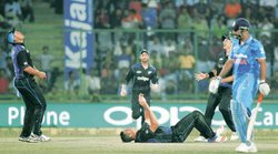 IND VS NZ kotla ODI: न्यूजीलैंड के आगे 6 रन से मात खा गई टीम इंडिया