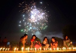 जानिए दीपावली के त्योहार पर बनने वाले शुभ मुहूर्त और योग