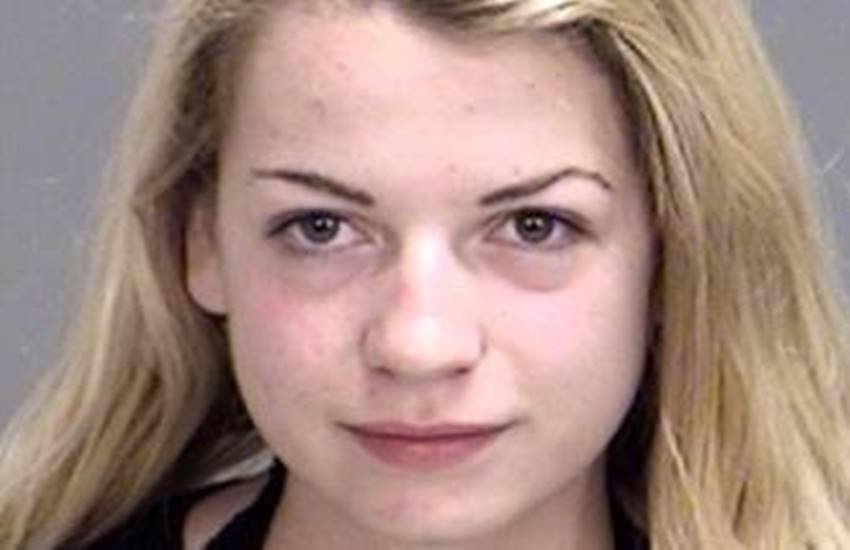 टॉपलेस सेल्फी लेने के चक्कर में लड़की का हुआ एक्सीडेंट। (Photo Source: Twitter (Bryan Police Dept)/Brazos County's Judicial Records)
टॉपलेस सेल्फी लेने के चक्कर में लड़की का हुआ एक्सीडेंट। (Photo Source: Twitter (Bryan Police Dept)/Brazos County's Judicial Records)