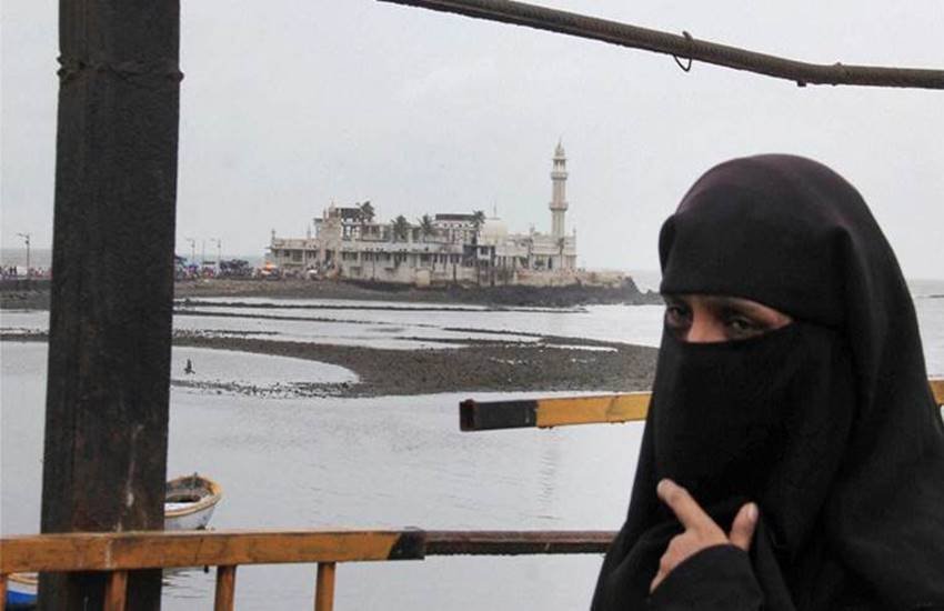 haji ali dargah, haji ali verdict,haji ali women's entry, haji ali dargah women, haji ali bombay high court, bombay high court haji ali verdict, haji ali management, dargah management, womens rights, mumbai news, india news
