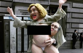 Hillary Clinton, Naked Statue Of Hillary Clinton, Hillary Clinton Naked Statue, Hillary Clinton Naked Statue in New York, New York, Donald Trump, Donald Trump Naked Statue