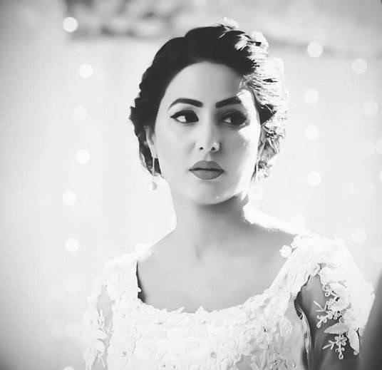 Hina Khan, Akshara ye Rishta kya kahalata hai, hina khan Dengue. Tv Actress Hina khan, hina khan admit in hospital