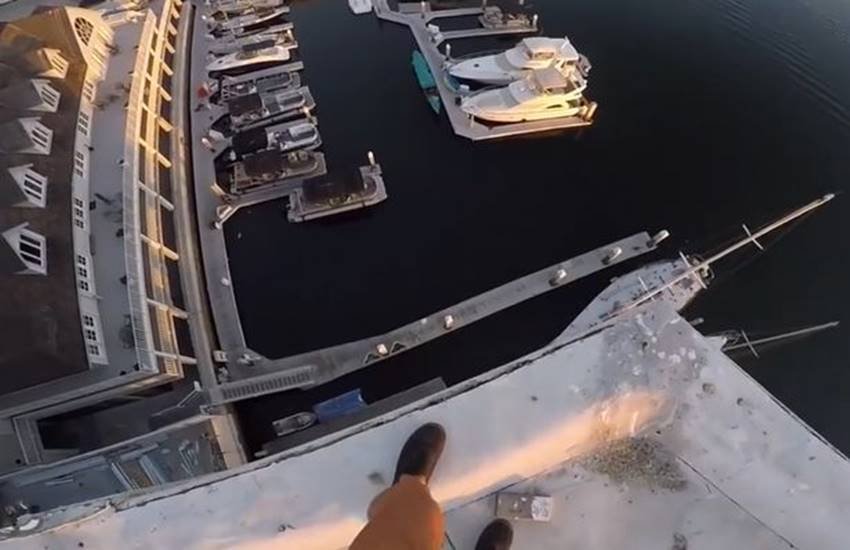 इस स्टंट में यह शख्स बड़े हादसे से बाल बाल बचा