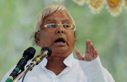 ‘झारखंड का मुद्दा’ उठा लालू यादव ने साधा पीएम मोदी पर निशाना,बोले- पीएम जो दूसरे देश में किसी झोपड़ी के टूटने पर भी रोने लगते हैं वह..