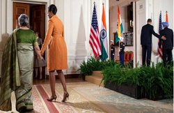 व्हाइट हाउस के प्रमुख फोटोग्राफर ने लिस्ट में ‘टॉप’ पर रखी मनमोहन सिंह की यह तस्वीर, पीएम मोदी को नहीं दी जगह