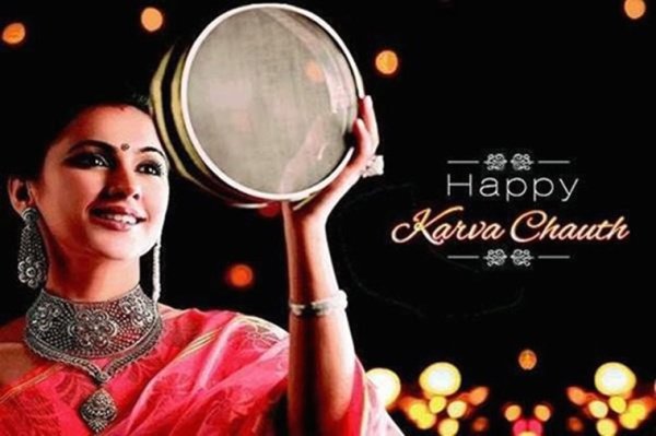 करवा चौथ 2016: इस करवा चौथ अपनी पत्नी को दे सकते हैं ये 10 गिफ्ट्स
