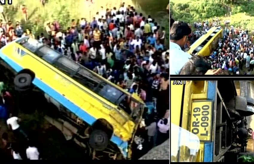 ओडिशा: पुल से बस गिरने से पांच लोगों की मौत, 30 जख्मी