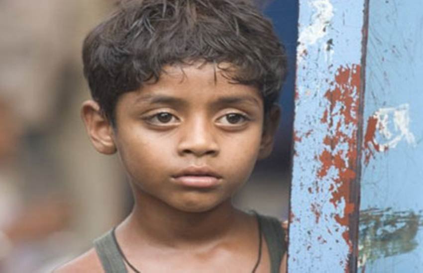 बेटे से तंग आकर मां ने निकाला घर से बाहर। (REPRESENTATIVE IMAGE)