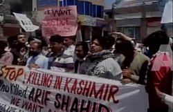PoK में आईएसआई और सेना के खिलाफ सड़क पर उतरे लोग, “ISI से ज्यादा वफादार कुत्ते” के लगे नारे