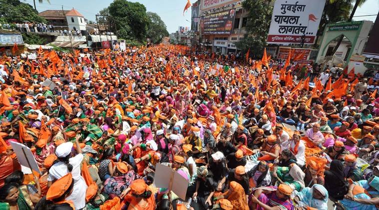 आरक्षण की मांग, मराठों का ‘मौन मार्च’ ठाणे पहुंचा आरक्षण की मांग, मराठों का ‘मौन मार्च’ ठाणे पहुंचा