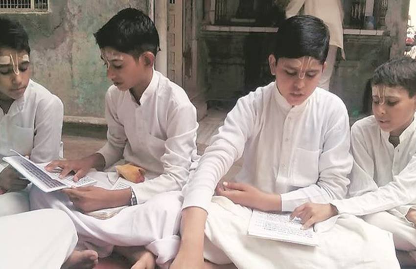 जवानों का मनोबल बढ़ाने के लिए विशेष पूजा की जाएगी।