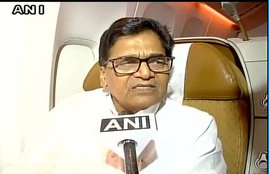 Ramgopal yadav, UP CM, Aurangzeb, Shahjahan, Ashu Malik, SP MLC,Pawan Pande, Minister, Muslim MLC, SP meet, samajwadi party, samajwadi party leaders, mulayam singh yadav,