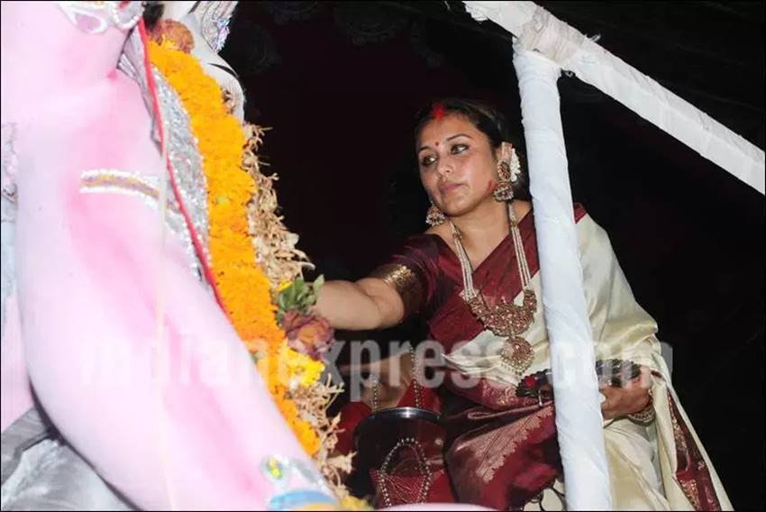 Rani Mukerji, Rani Mukerji sindoor khela, Rani Mukerji durga pooja, Sindoor Khela, Sindoor Khela pics, Vaibhavi Merchant, Rani Mukerji pics, Rani Mukerji recent pics, Rani Mukerji sindoor khela pics, Rani Mukerji marriage, Rani Mukerji baby, Rani Mukerji daughter, Rani Mukerji adira, Rani, Rani Mukerji photos, entertainment photos