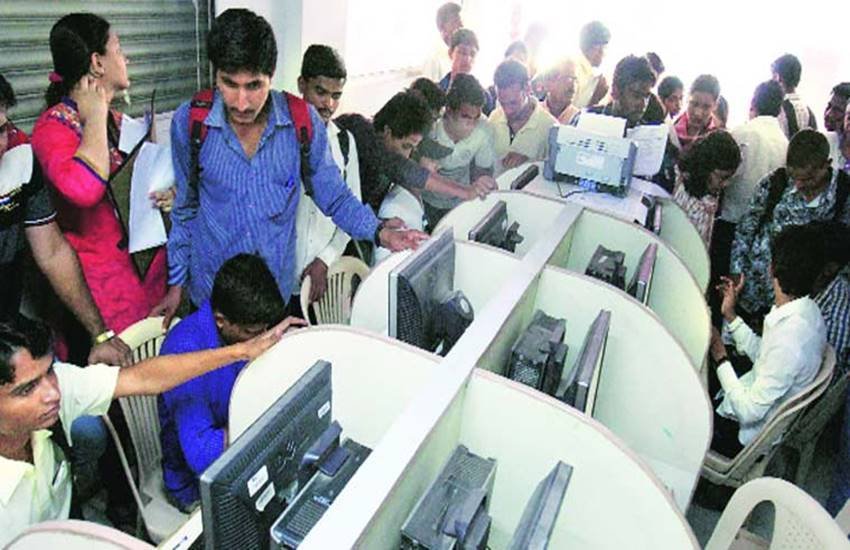  इस भर्ती में 18 से 35 साल तक के उम्मीदवार भाग ले सकते हैं। आयु 11 नवंबर 2016 के आधार पर तय की जाएगी।