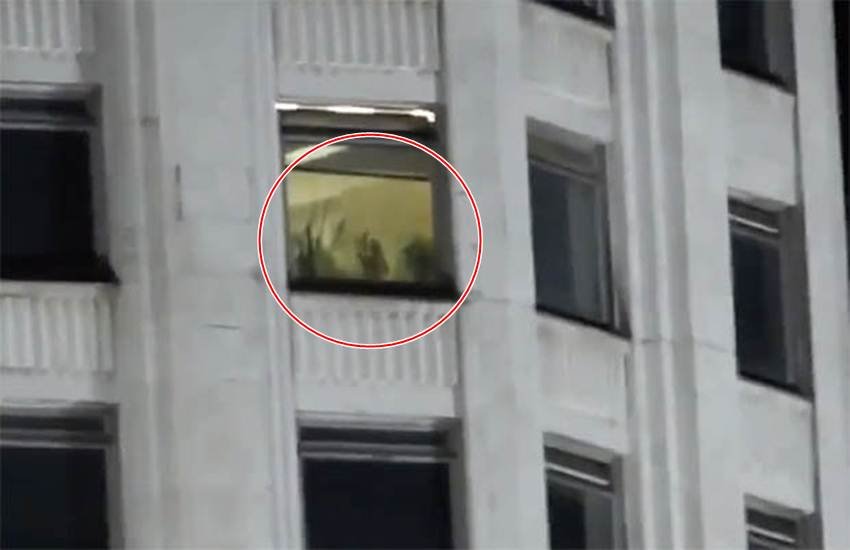 nudity, headlines, weird news, world, autoplay video, Russia, public sex, The White House, parliament, public