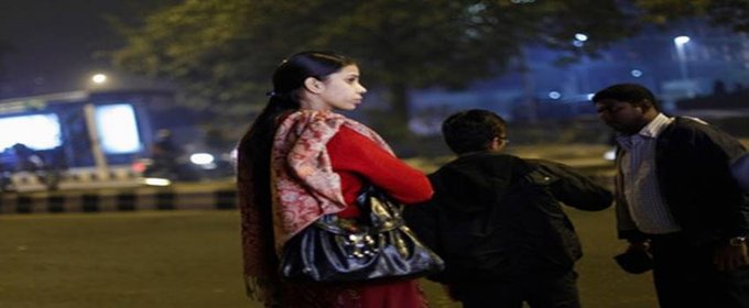 रास्ते में मनचले करें परेशान तो बचने के हैं ये तरीके