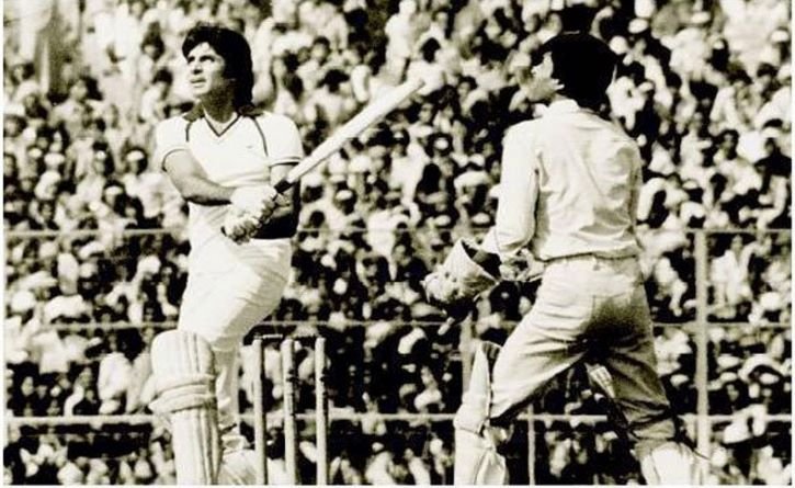 अमिताभ को बॉलीवुड का सबसे लोकप्रिय अभिनेता माना जाता है। ( pic source- twitter)