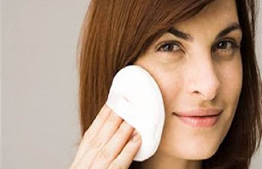 dry skin, dry skin care, dry skin care in hindi, dry skin care in winter, dry skin care in winter at home in hindi, dry skin care in winter tips, dry skin on face in winter home remedies, beauty packs, beauty packs in winters, beauty treatments in hindi, lifestyle news in hindi, jansatta