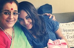 सोनाक्षी सिन्हा ने मनाया मां पूनम सिन्हा का बर्थडे, सोशल मीडिया पर शेयर की तस्वीर