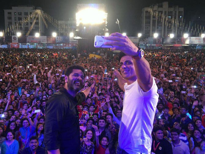 akshay kumar, amitabh bachchan, alia bhatt, aditya thakrey, aaditya thakrey, women saftey, bollywood star weekend, akshay kumar weekend, amitabh bachchan swacchh bharat, amitabh bachchan weekend, alia bhatt hot photos, alia bhatt photos, entertainment news, bollywood news