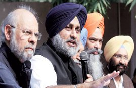 sukhbir singh badal, sukhbir badal attacked, sukhbir badal stone pelting, punjab, akali dal, attack on sukhbir badal, AAP, bhagwant mann, punjab elections