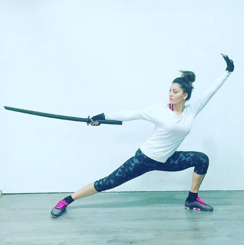 urvashi rautela, akshay kumar, sukhbir singh