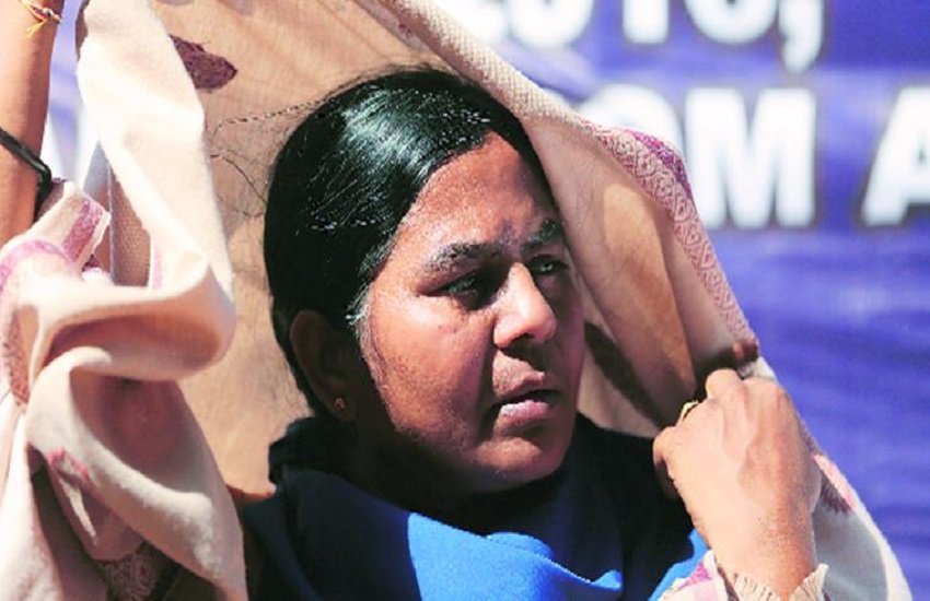 रोहित वेमुला की मां राधिका।
