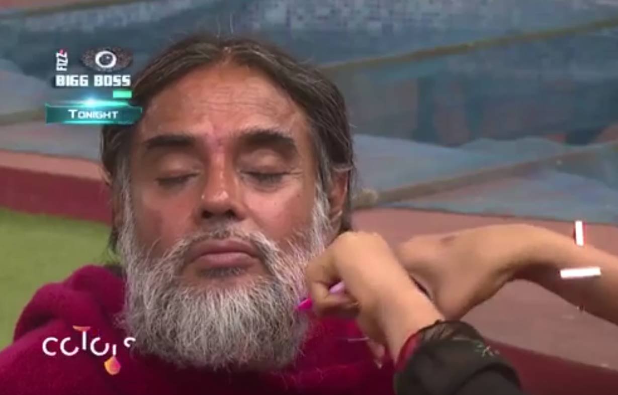 बिग बॉस के घर में रोजाना घर में कुछ नया चलता रहता है। इसी कड़ी में ओम स्वामी का मेकओवर सामने आया।