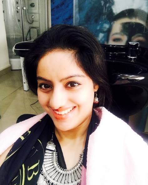 3 दिन पहले यानि 7 नवंबर को संध्या ने अपने लुक में बदलने के लिए एक हेयर कट लिया।