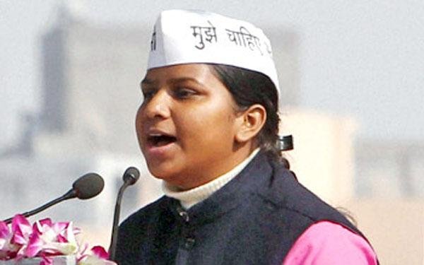 राखी बिड़ला।