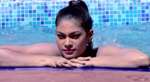 рд▓реЛрдкреА рднреА рд╕реНрд╡рд┐рдорд┐рдВрдЧ рдЗрдВрдЬреЙрдп рдХрд░ рд░рд╣реА рдереАрдВред рдЗрддрдиреЗ рдореЗрдВ рдордирд╡реАрд░ рднреА рдмрд╛рд╣рд░ рдЖ рдЧрдП рдереЗред