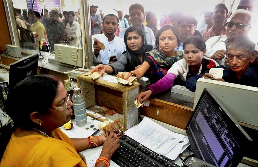 Rs 500 and 1000, 500 1000 Notes, New Notes, 500 Note, 1000 Note, 100 Note, Exchange Notes, ATM, Note Ban, RBI, Narendra Modi, Reserve Banl of India, Petrol Pump, Railway Counters, Medical shops, Jewellery, Selfie, 2000 Note, Currency Notes, Business, India, Jansatta