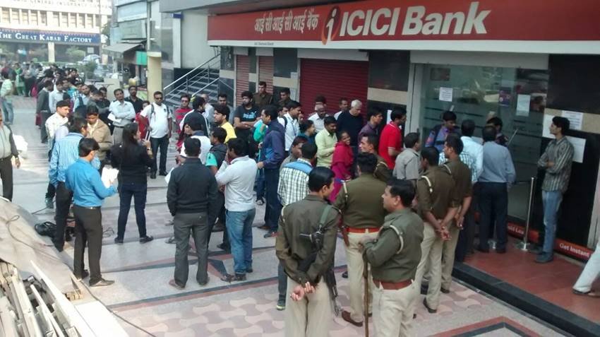 Rs 500 and 1000, 500 1000 Notes, New Notes, 500 Note, 1000 Note, 100 Note, Exchange Notes, ATM, Note Ban, RBI, Narendra Modi, Reserve Banl of India, Petrol Pump, Railway Counters, Medical shops, Jewellery, Selfie, 2000 Note, Currency Notes, Business, India, Jansatta