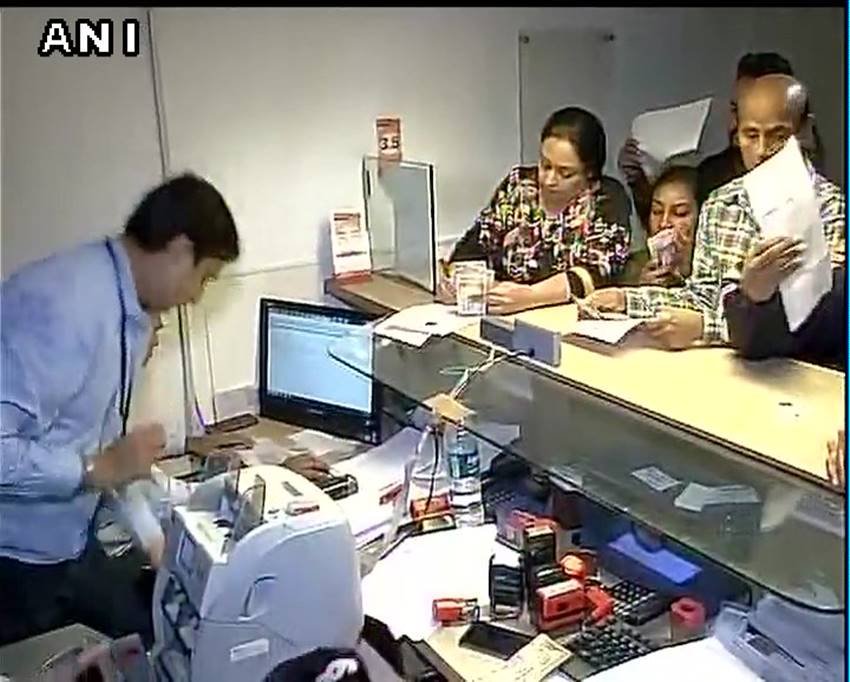 Rs 500 and 1000, 500 1000 Notes, New Notes, 500 Note, 1000 Note, 100 Note, Exchange Notes, ATM, Note Ban, RBI, Narendra Modi, Reserve Banl of India, Petrol Pump, Railway Counters, Medical shops, Jewellery, Selfie, 2000 Note, Currency Notes, Business, India, Jansatta