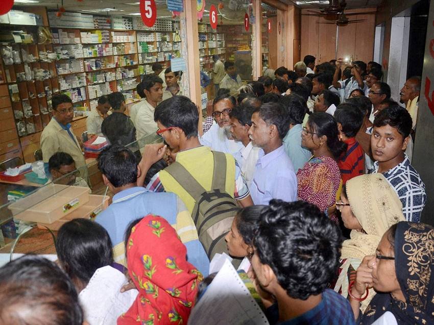 Rs 500 and 1000, 500 1000 Notes, New Notes, 500 Note, 1000 Note, 100 Note, Exchange Notes, ATM, Note Ban, RBI, Narendra Modi, Reserve Banl of India, Petrol Pump, Railway Counters, Medical shops, Jewellery, Selfie, 2000 Note, Currency Notes, Business, India, Jansatta