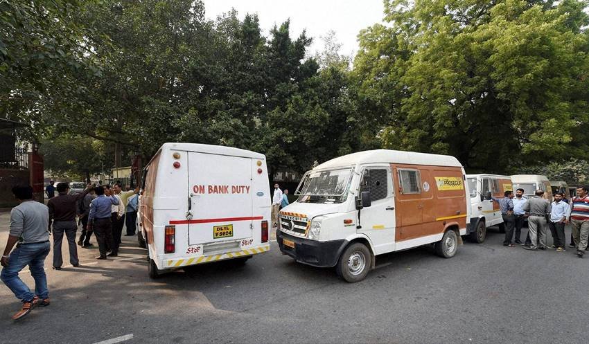 Rs 500 and 1000, 500 1000 Notes, New Notes, 500 Note, 1000 Note, 100 Note, Exchange Notes, ATM, Note Ban, RBI, Narendra Modi, Reserve Banl of India, Petrol Pump, Railway Counters, Medical shops, Jewellery, Selfie, 2000 Note, Currency Notes, Business, India, Jansatta