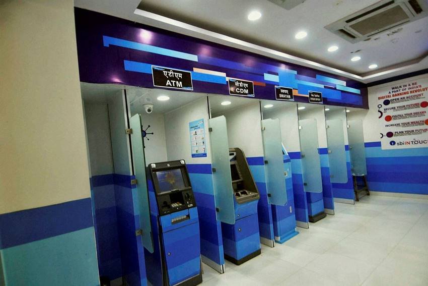 Rs 500 and 1000, 500 1000 Notes, New Notes, 500 Note, 1000 Note, 100 Note, Exchange Notes, ATM, Note Ban, RBI, Narendra Modi, Reserve Banl of India, Petrol Pump, Railway Counters, Medical shops, Jewellery, Selfie, 2000 Note, Currency Notes, Business, India, Jansatta