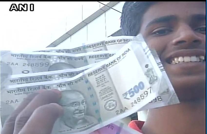 rs 500 Old Note, rail ticket, Metro ticket, bus Tickets, rs 500 use, Demonetisation India, Note ban
