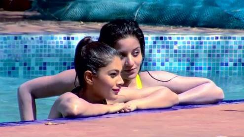 рджреЛрдиреЛрдВ рдХреЛ рд╕реНрд╡рд┐рдорд┐рдВрдЧ рдХрд░рддреЗ рджреЗрдЦ рд╕реНрд╡рд╛рдореА рдЬреА рднреА рдорд╕реНрддреА рдореЗрдВ рдЖ рдЧрдП рдереЗред рдЙрдиреНрд╣реЛрдВрдиреЗ рджреЛрдиреЛрдВ рдХреА рдЕрджрд╛рдУрдВ рдХреА рддрд╛рд░реАрдл рдХреАред