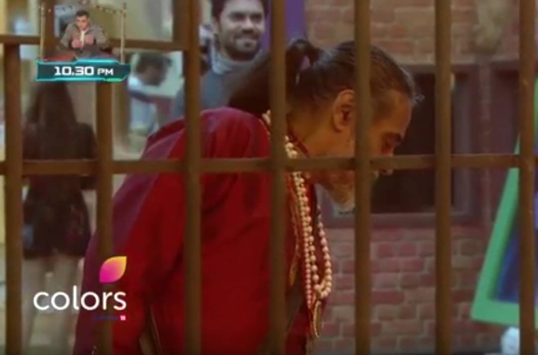 ये है स्वामी का नया अवतार। वाइल्ड कार्ड के जरिए शो में आई प्रियंका जग्गा ने भी स्वामी को कॉम्पलिमेंट दिया।