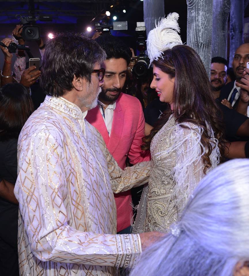 श्वेता इससे पहले डिजाइनर अबु जानी के लिए भी बतौर शो स्टॉपर रैंप पर आ चुकी हैं।