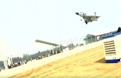 एक्सप्रेस वे पर विमान