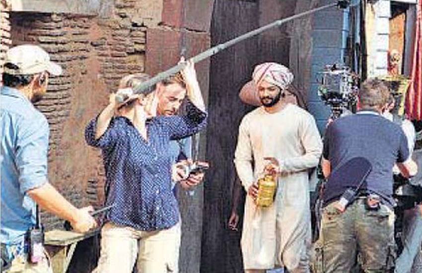विक्टोरिया एंड अब्दुल फिल्म के सेट का एक सीन
