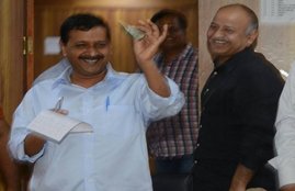 Arvind Kejriwal, Cash Crisis, Cash Notes, Notes Ban, Demonetisation, Narendra Modi, 500 and 1000 Note, 2000 Note, Finance, Bank, ATM, Business, Trade, India, Jansatta