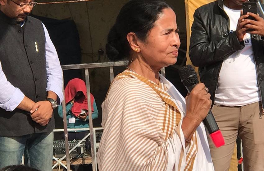 नोटबंदी के खिलाफ दिल्ली में रैली को संबोधित करतीं पश्चिम बंगाल की सीएम ममता बनर्जी। (Photo Source: Twitter)