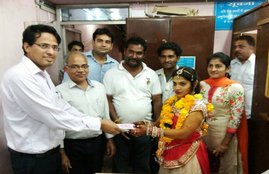 Demonetisation, Note Change, Note Exchange, Bride, Wedding Demonetisation, Rs 500 and 1000, Rs 2000, Bank Withdraw, Money, India, Jansatta