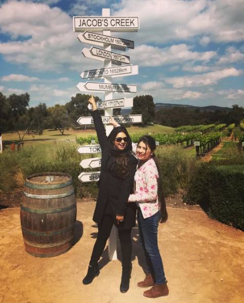 рджрд┐рд╡реНрдпрд╛рдВрдХрд╛ рдпрд╣рд╛рдВ рдЕрдкрдиреЗ рдкрддрд┐ рд╡рд┐рд╡реЗрдХ рдХреЗ рд╕рд╛рде рдирд╣реАрдВ рдмрд▓реНрдХреА рдЕрдкрдиреЗ рд╢реЗ рдпреЗ рд╣реИрдВ рдореЛрд╣рдмреНрдмрддреЗрдВ рдХреА рдЯреАрдо рдХреЗ рд╕рд╛рде рд╣реИрдВред