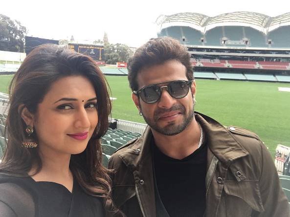 कुछ दिनों पहले तक ऑस्ट्रेलिया में शूटिंग कर रही ये है मोहब्बतें की टीम अब एक नए प्लान में जुट गई। सीरियल में एक नए ट्विस्ट के लिए दिव्यांका ने अपना लुक बदला है।