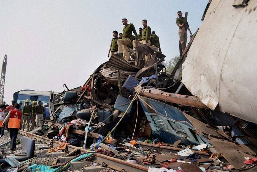 Indore Patna Express, Patna Indore Express, Train Derailed, Indore Patna Express Derailed, Train Accident, Railways, Kanpur Train Accident, Train Photos, Narendra Modi, Suresh Prabhu, Manoj Sinha, India, Jansatta